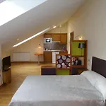 Russell Hotel&apartments Hotell