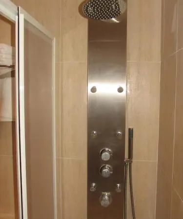 Hotel Russell Hotel&apartments 3*