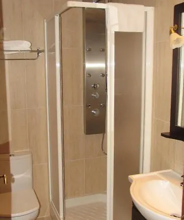 فندق Russell Hotel&apartments 3*