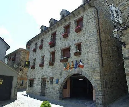 Russell Hotel&apartments Otel Torla