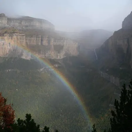 Russell Hotel&apartments فندق