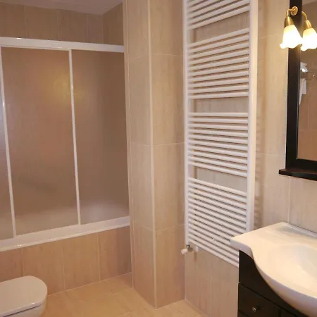 Russell Hotel&apartments فندق