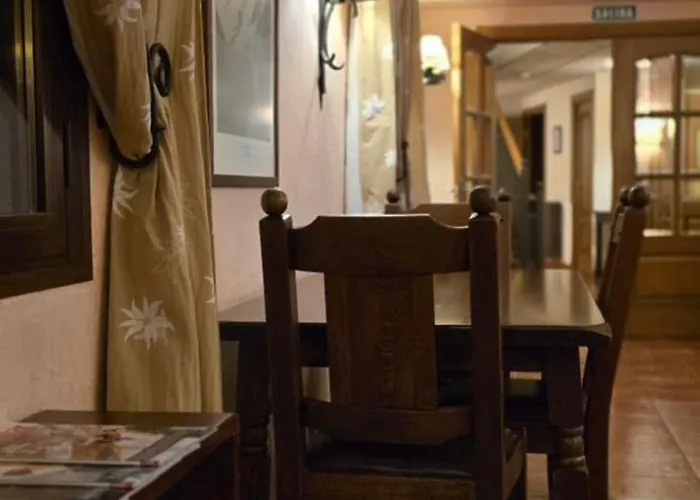 Hotell Russell Hotel&apartments Torla