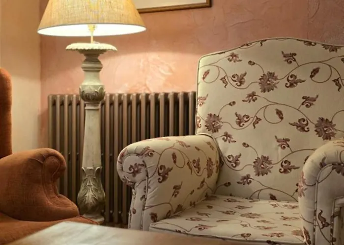 Russell Hotel&apartments 3*