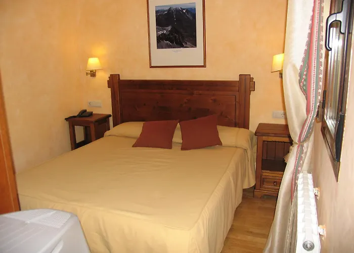 Hotell Russell Hotel&apartments Torla