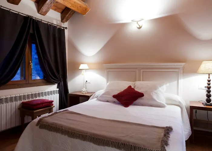 Hotell Russell Hotel&apartments Torla