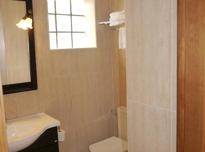 Hotell Russell Hotel&apartments Torla